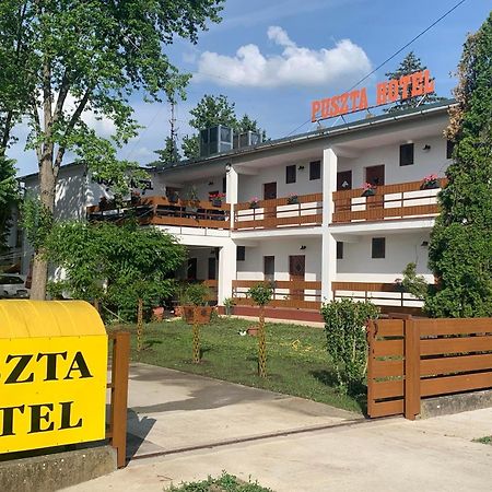 Puszta Hotel เบเรคฟูร์ดู ภายนอก รูปภาพ