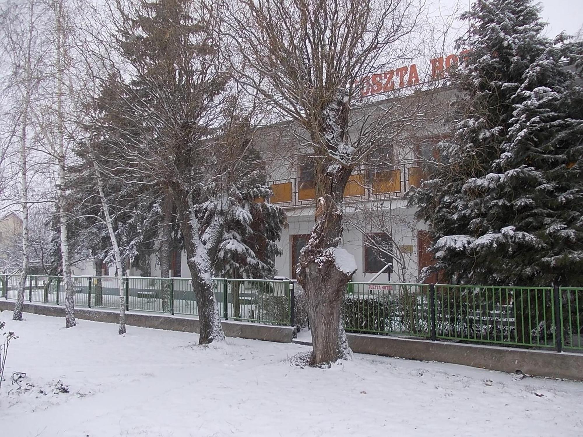 Puszta Hotel เบเรคฟูร์ดู ภายนอก รูปภาพ