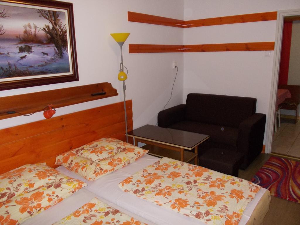 Puszta Hotel เบเรคฟูร์ดู ภายนอก รูปภาพ